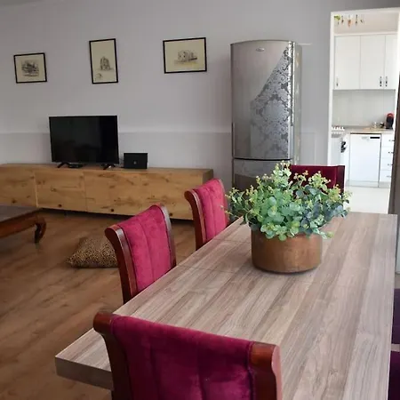 E Apartment, In Center, Cozy *