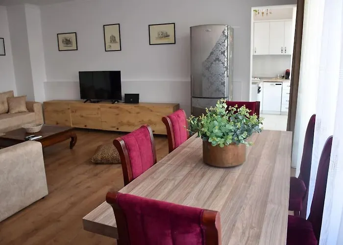 E Apartment, In Center, Cozy *
